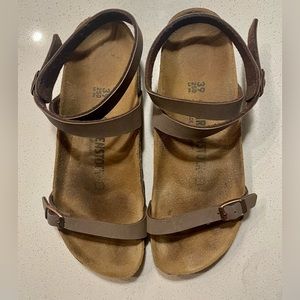 Birkenstock Sandals Color: Tan Size: 39 (8)